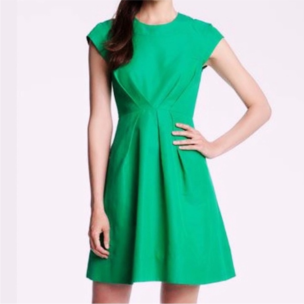 Kate Spade Silk Crew Neck Dress Women’s Size 2 Kelly Green pleated pocket dress